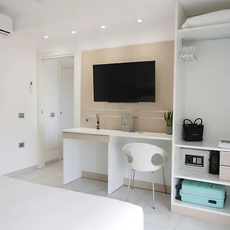 Bizantini Aparthotel 4*